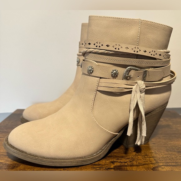 Pop Womens Bone Octavia Stacked Heel Booties NWT Various Sizes - Picture 1 of 8